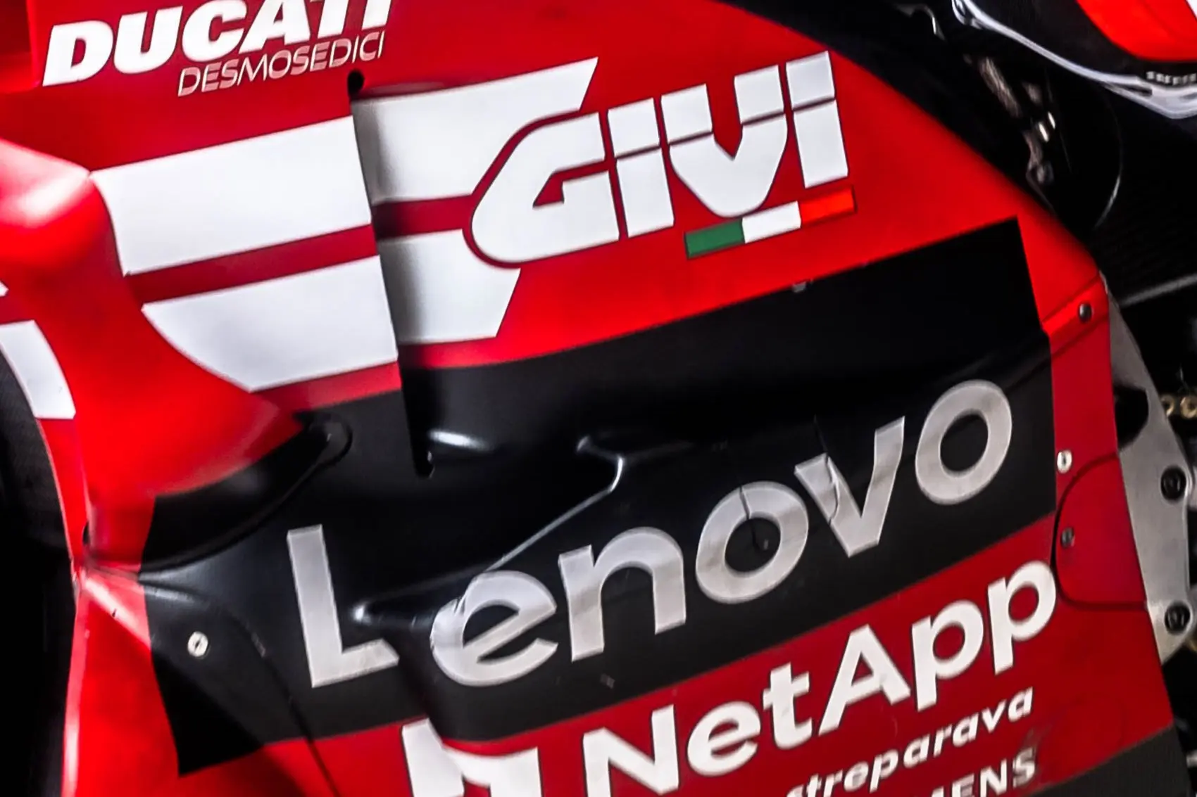 Megjelentek az első felvételek a Ducati jövő évi MotoGP-motorjáról (videók)