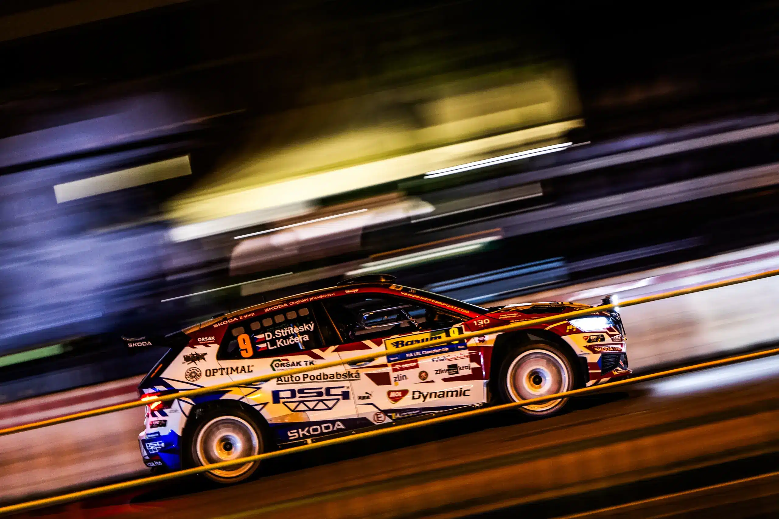 Stritesky a jégkoronghoz fordult, hogy segítséget kapjon