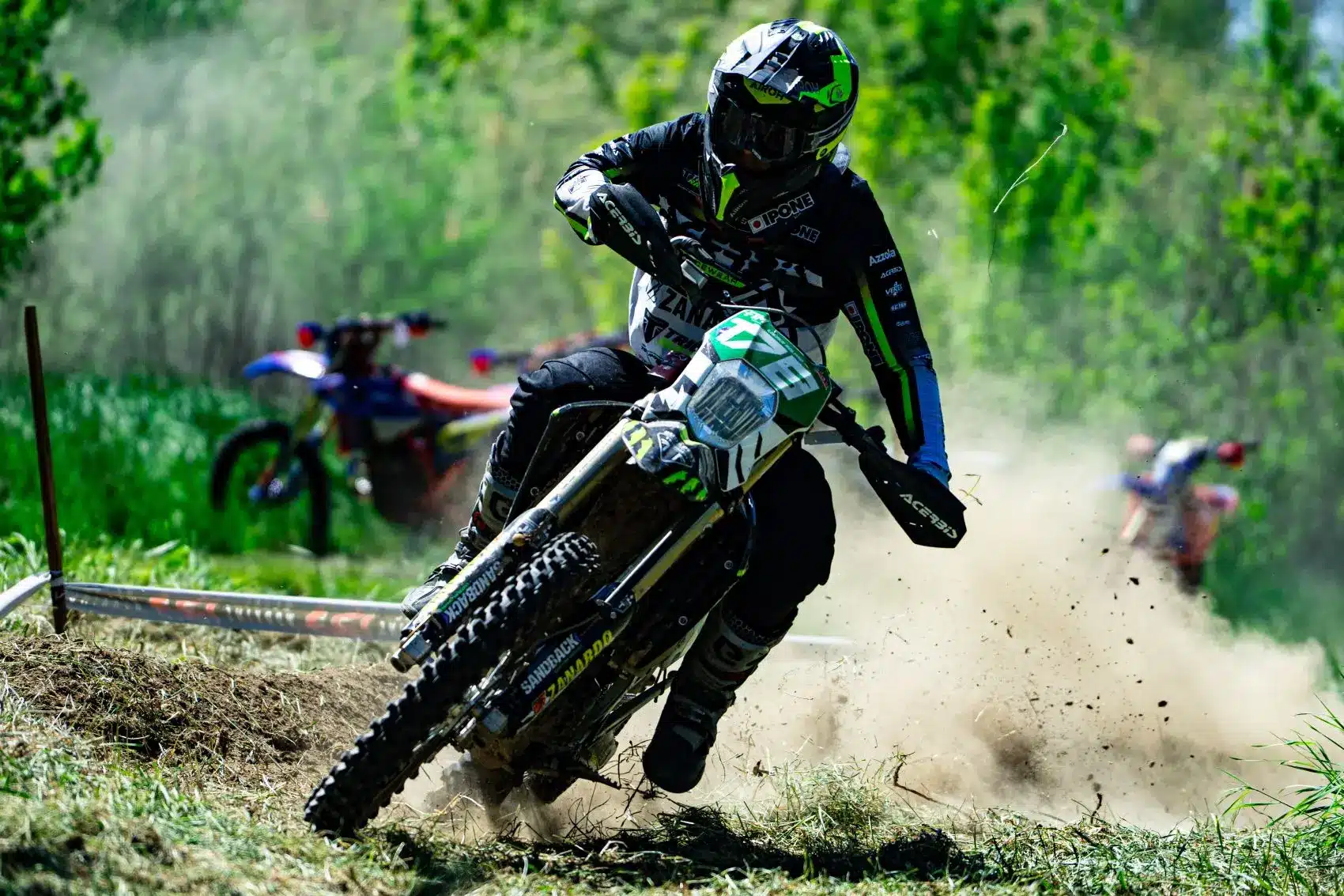 Egy fának is nekiment Liszka Roland, aki éppen a hazai versenyére talált sokkal jobb megoldást