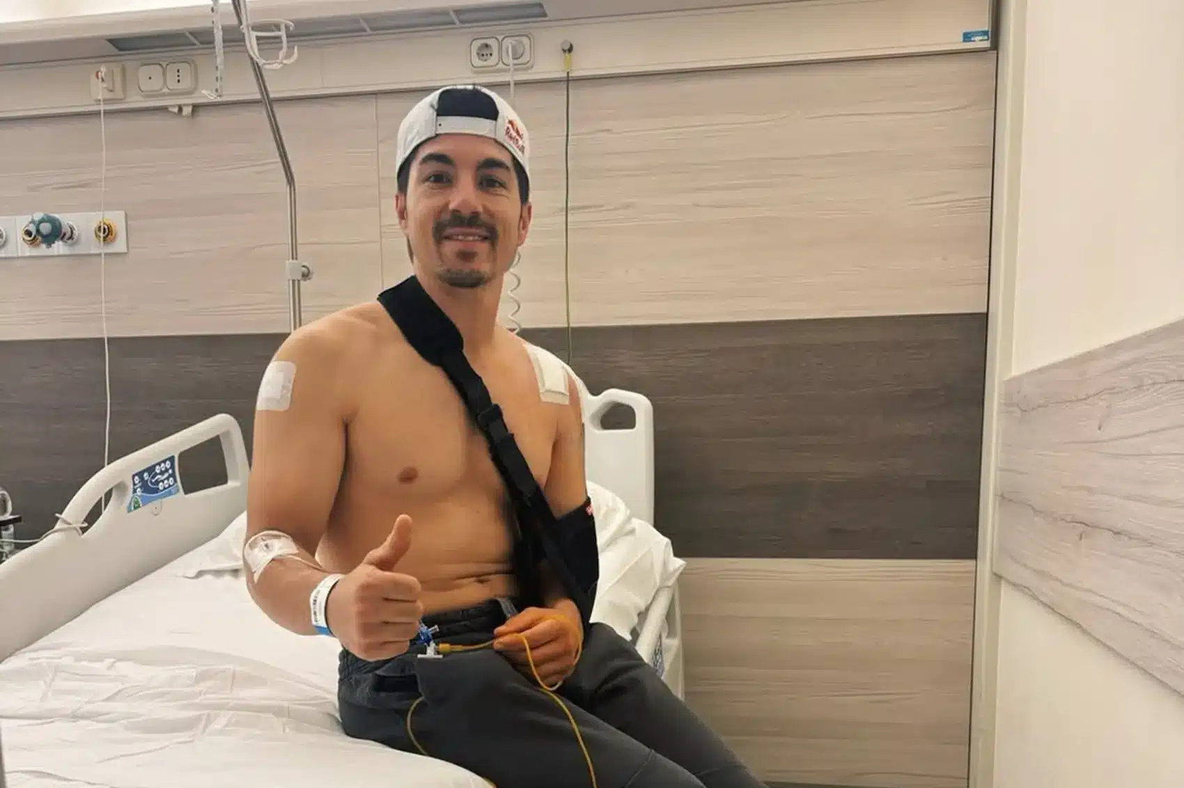 Sikeres volt Viñales műtétje, eltávolították a vállában elmozdult óriási csavart (képek)