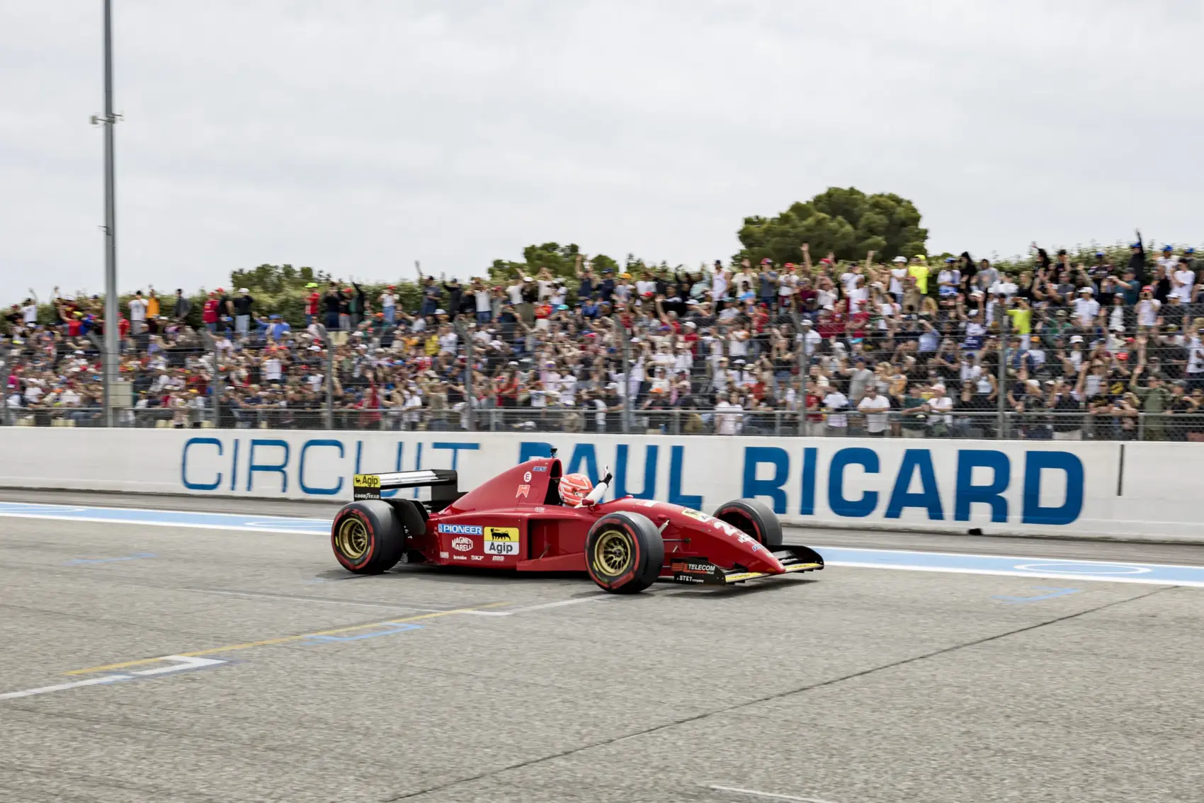 A hungaroringi győztes és Lauda fia is meghajtotta a Ferrari utolsó üvöltő F1-es V12-eseit (videók)