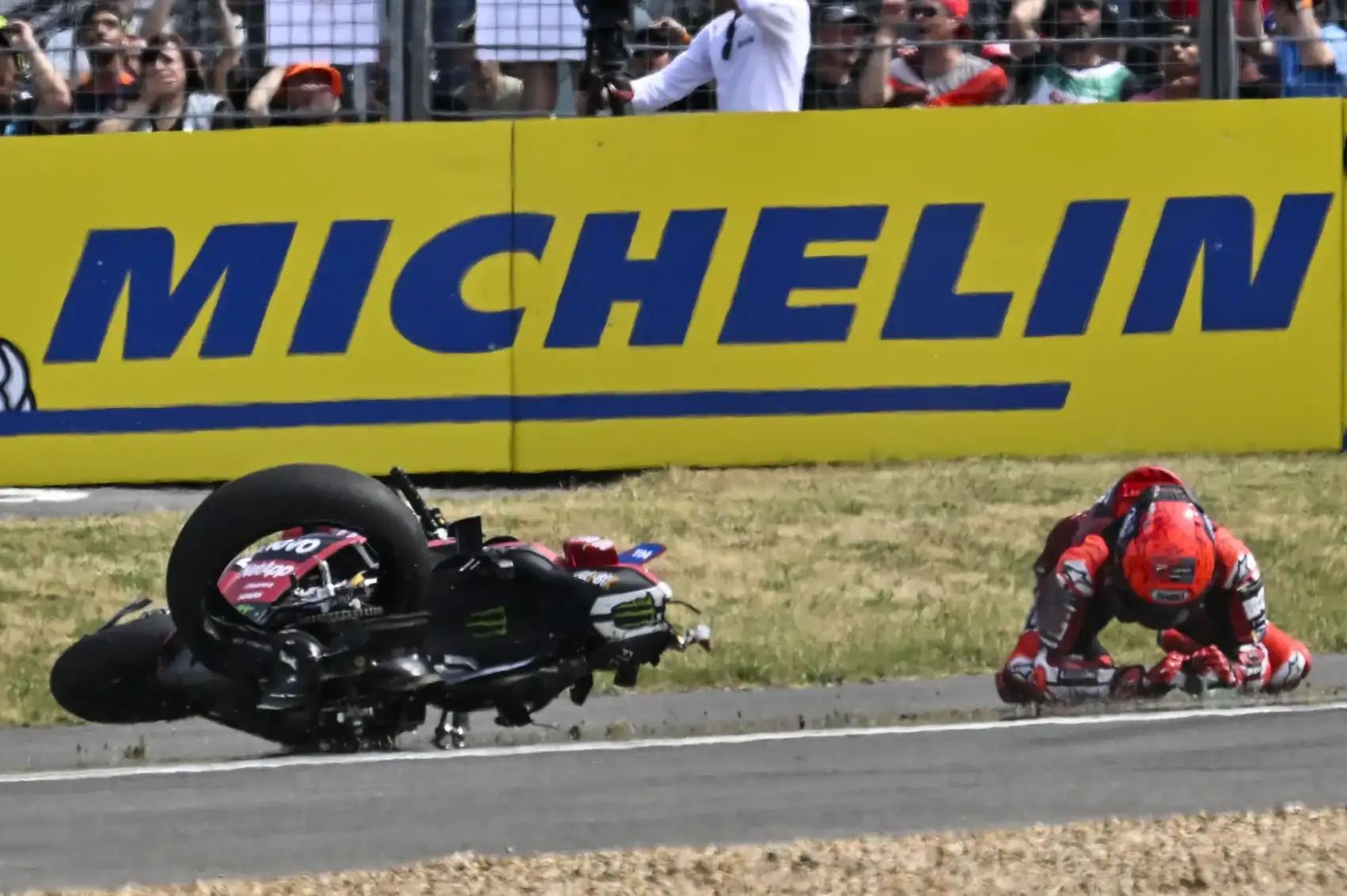 Marc Márquez eltörte a lábát, legalább két futamos kihagyás vár rá