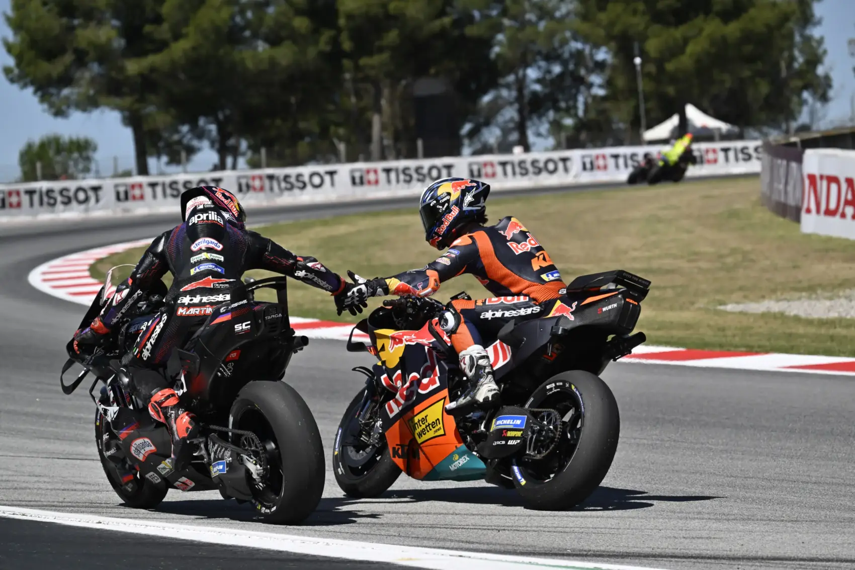 Nem engedte volna rajthoz állni a rivális versenyzőjét az Aprilia MotoGP-csapatának vezére