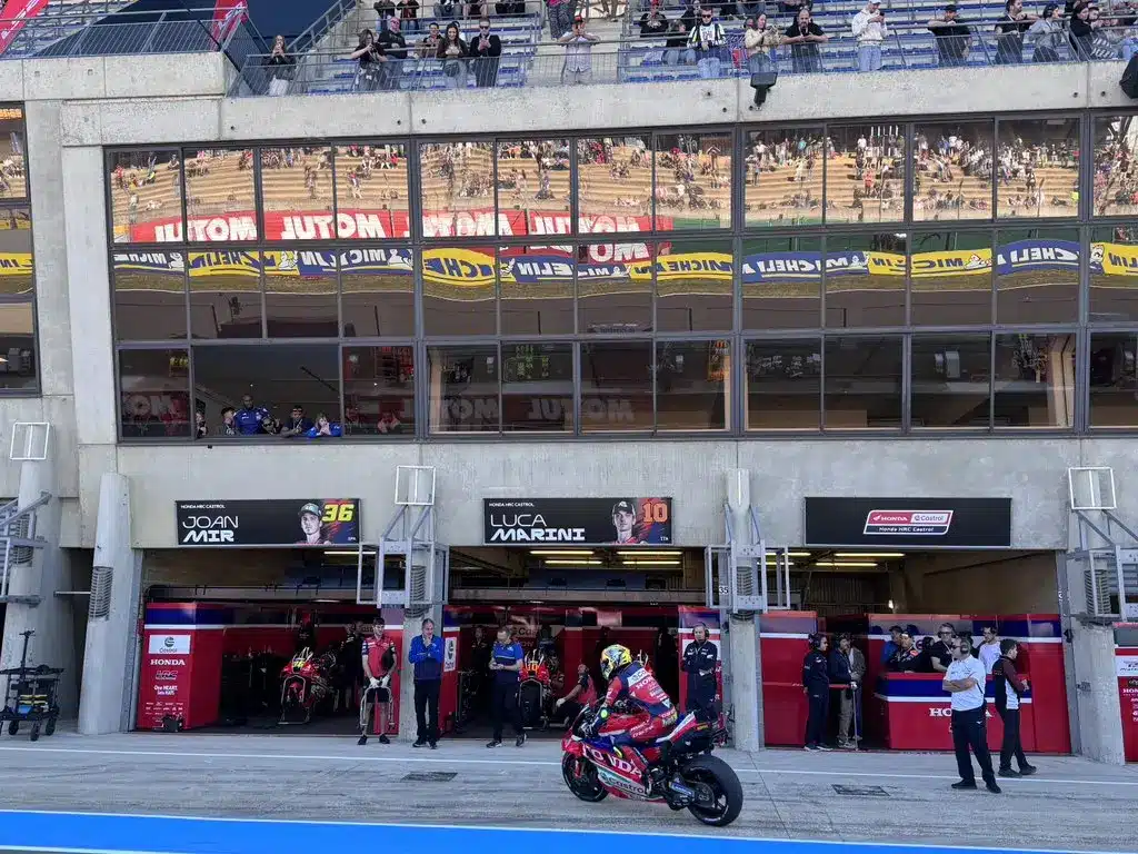 A Honda kezdte az élen a Francia Nagydíj hétvégéjét, Ducati és Aprilia sem fért a top 3-ba
