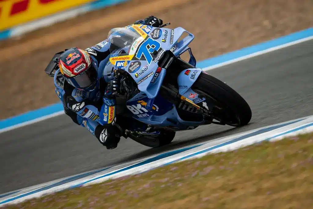 Álex Márquez nyitott az élen Barcelonában, Martín ijesztő balesetet szenvedett