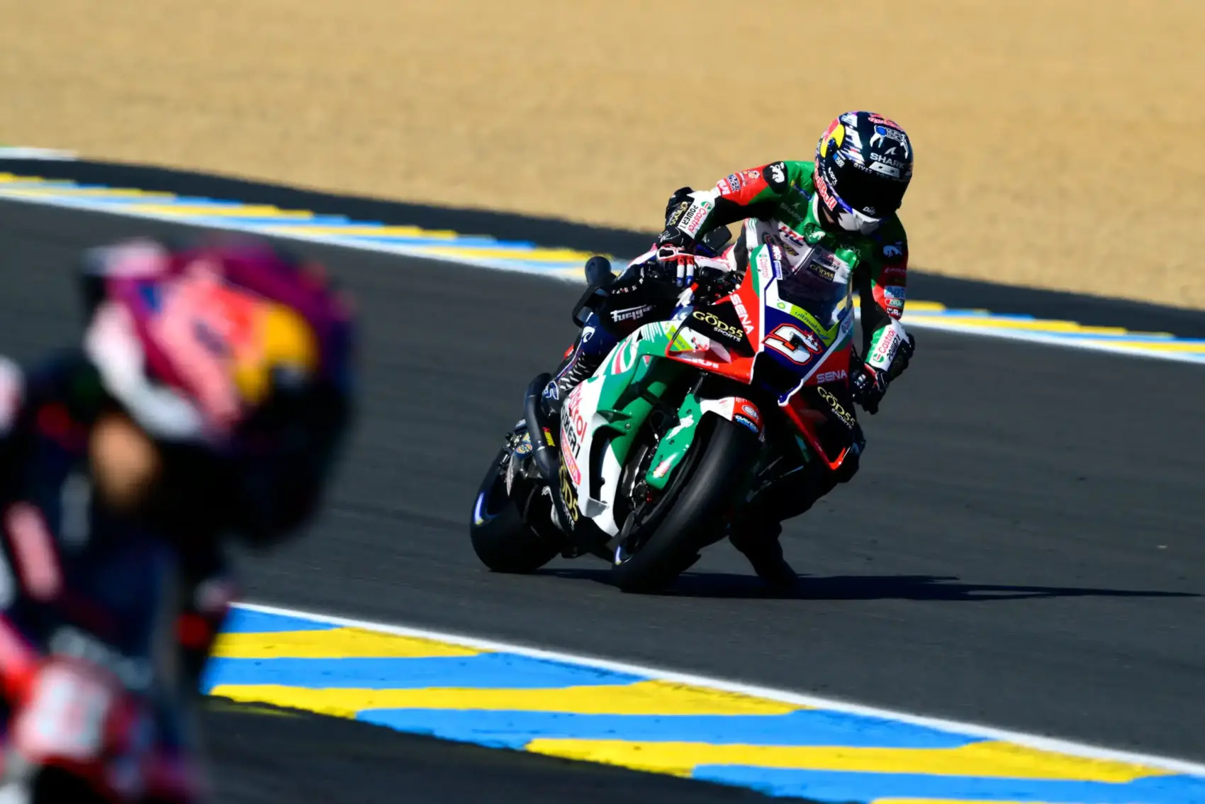 Zarco és a Honda nyerte az edzést, Marc Márquezt csapattársa üthette el a Q2-be jutástól