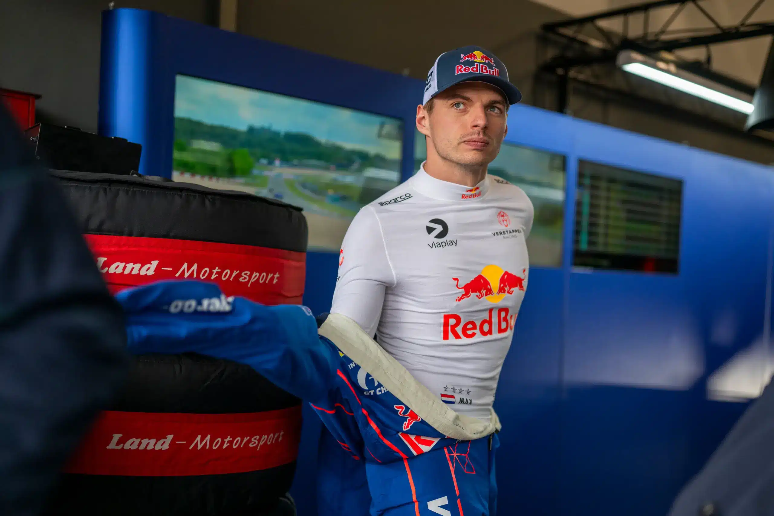 Vicces becenevet kapott Verstappen nürburgringi csapattársaitól