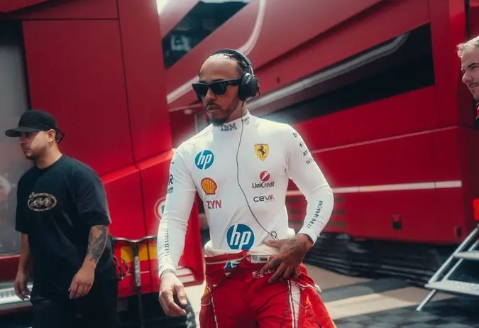 Hamilton dobogója veszélyben – olyan büntetést is kaphat, mint az F1-ben még senki