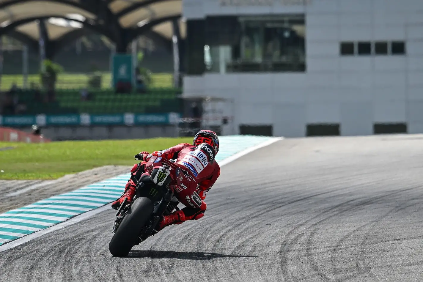 Marc Márquez bukás után volt a leggyorsabb, Martínnak nem sokáig tartott a MotoGP sepangi edzése