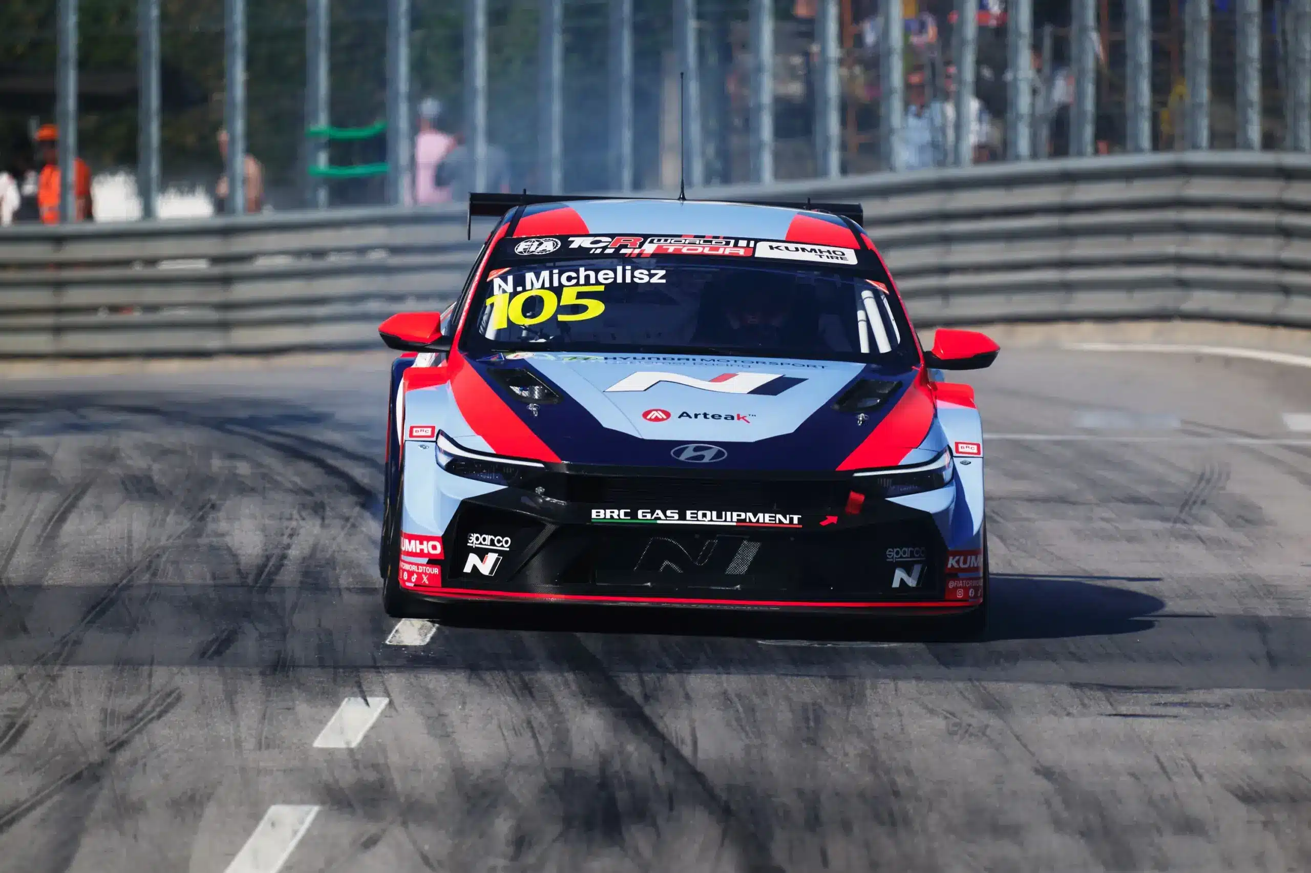 Reggel kell kelni Michelisz hétvégi versenyeire – menetrend